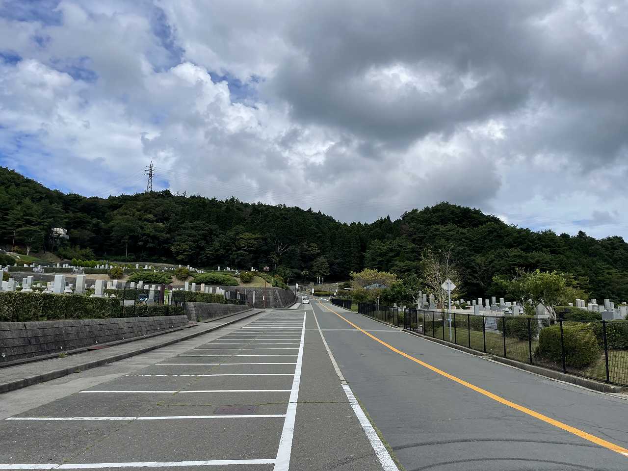 バス通り（北東向）北口バス停風景