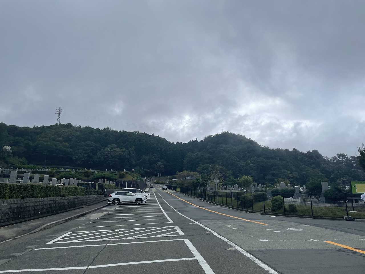 バス通り（北東向）北口バス停方向