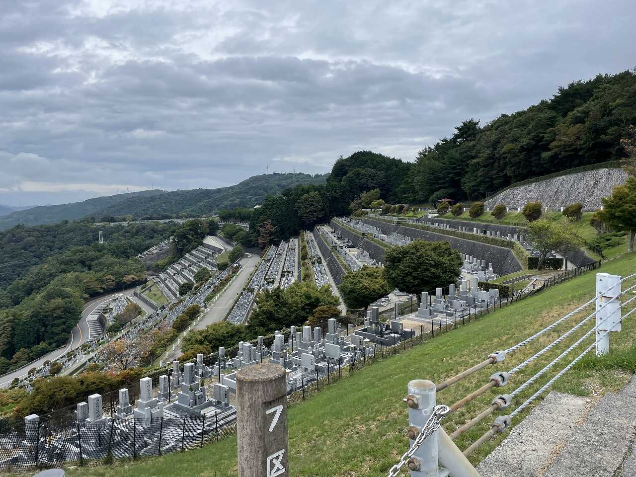 階段墓所・7区上段駐車場から