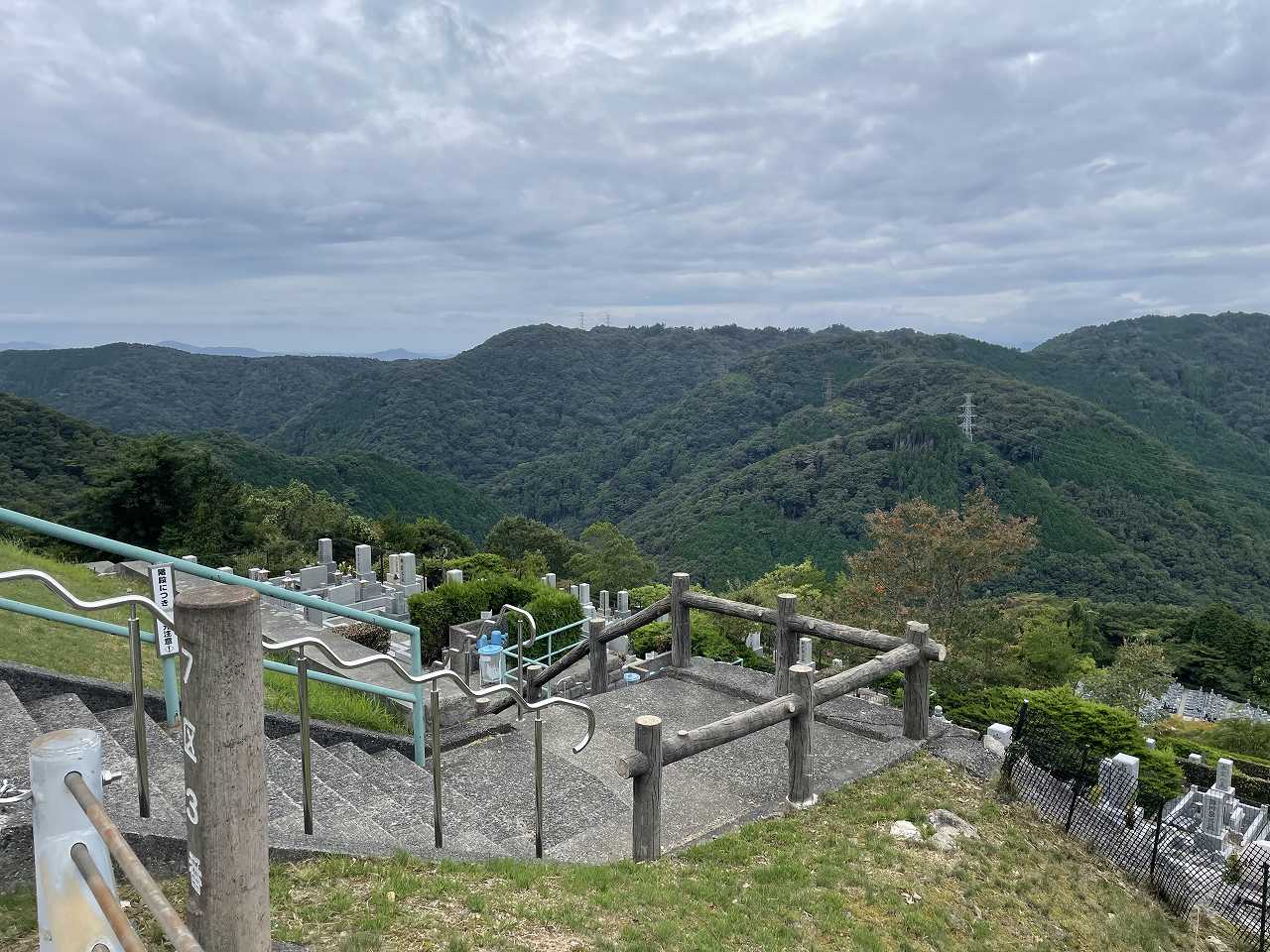 階段墓所・7区上段駐車場から