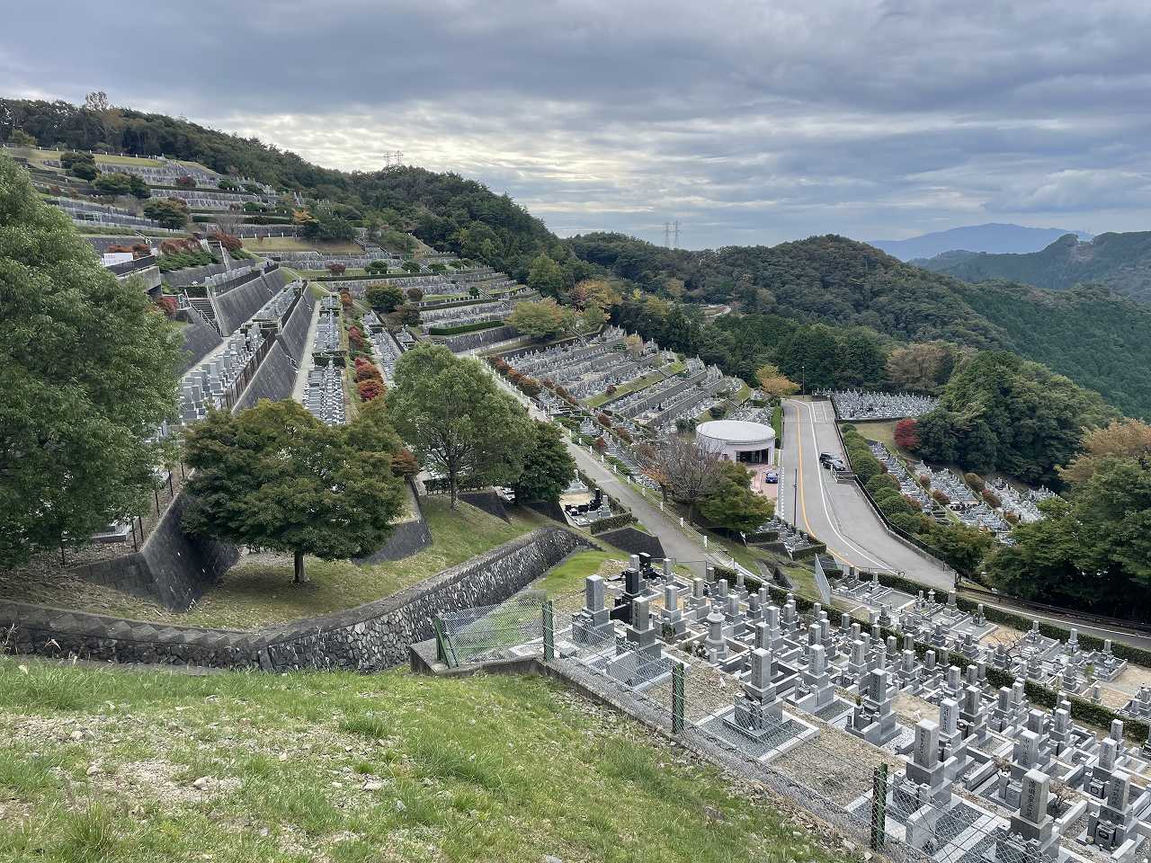 階段墓所・７区墓所バス停風景①